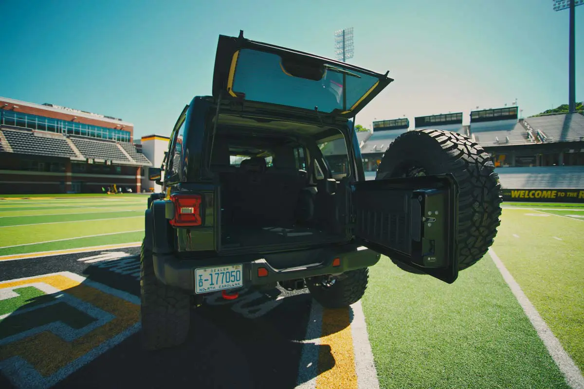 Jeep back opened on field