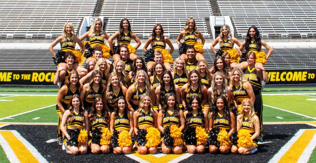 cheerleader group photo